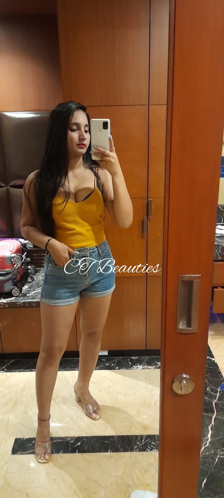 Pooja Singh 100% genuine cash Photo 1 of 1