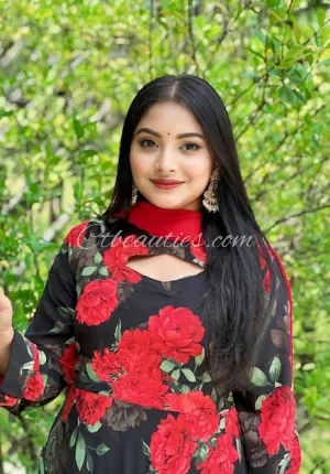 Aishwarya  Aishwarya new college Photo 2 of 3