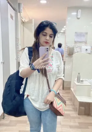 Alkapuri escort service best service VIP models  Call me 9262645801 Photo 2 of 6