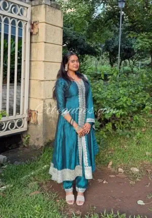 Call girls nidhi escort service nodel LOOKING FOR BEAUTIFUL Photo 2 of 3