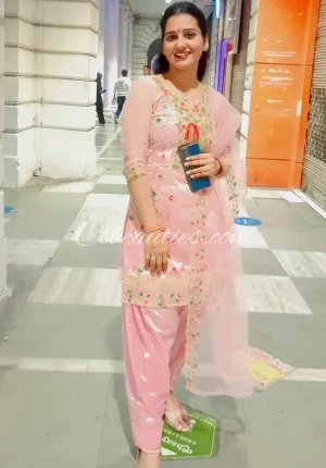 Gori girl  Sapna ahmedabad call Photo 1 of 3