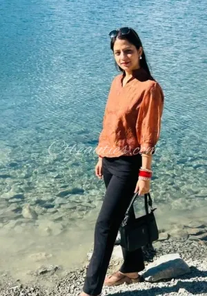 Gungun Raj beautiful girl provider service Jamnagar call girl Photo 1 of 4