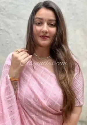 Gunjan tiwari  Gunjan verified model Photo 2 of 4