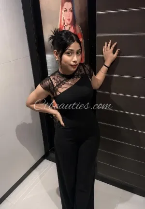 Jaanvi Kapoor Vishwakarma sar Vivah Looking genuine service Photo 1 of 3