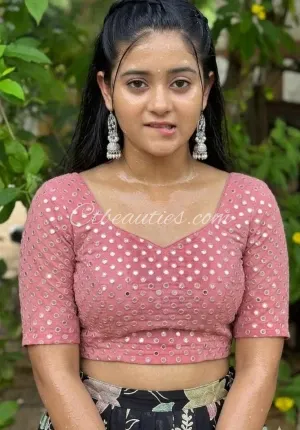 Komal rana  Big boobs high Photo 2 of 3