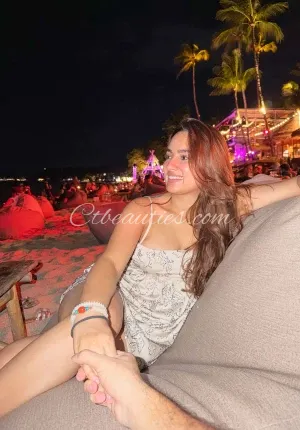 Moniiiiii guarantee same girl Photo 1 of 4