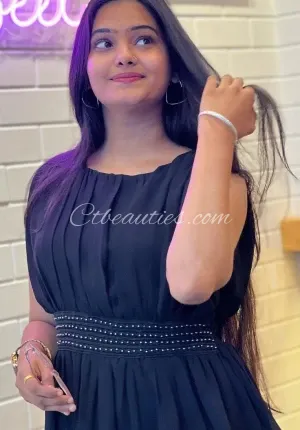 Most beautiful komal kumari GULAB BARI LOOKING Photo 1 of 4