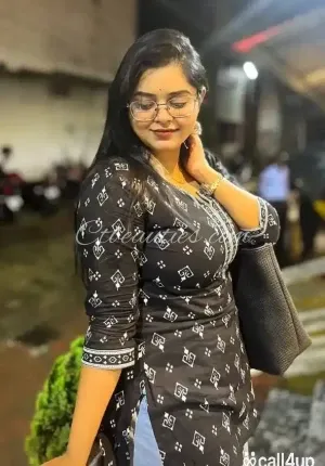 Pooja Singh  Varanasi call 8092309392 Photo 1 of 3