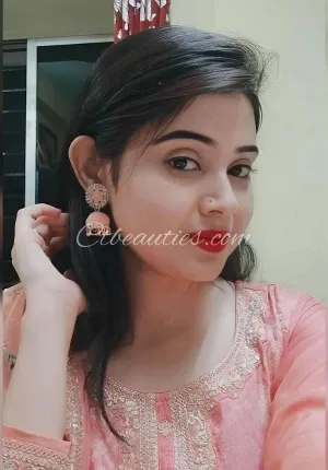 Priya kapoor HIGH PROFILE LOOKING Photo 1 of 3