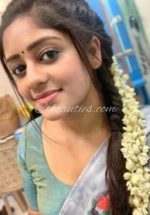Ragini A sexy escort Photo 2 of 3