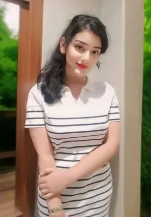 Rani Sharma beautiful call girl top model Sultanpur CALL GIRL Photo 2 of 3