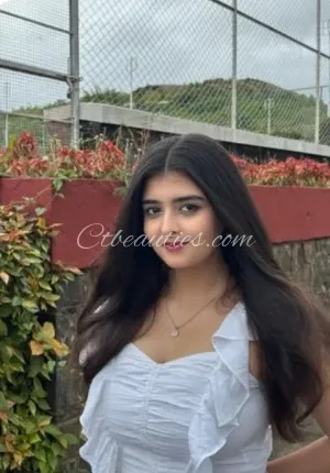 Rashmika mandhana beautiful girl enjoys  Howrah hot sexy Photo 3 of 3