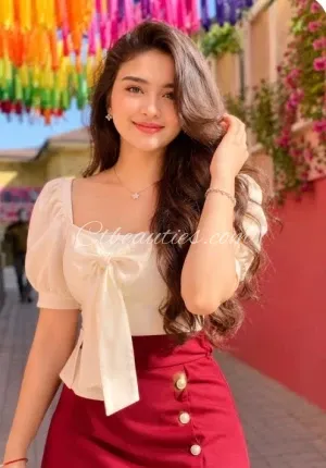 Rashmika mandhana beautiful girl enjoys  Howrah hot sexy Photo 1 of 3