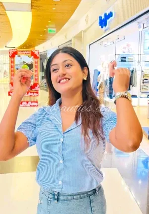 Ritika Darbhanga 🌀 everybody Photo 2 of 4