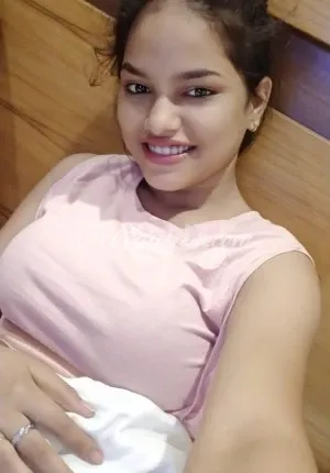 Suhani  Hey it's Suhani Photo 1 of 3